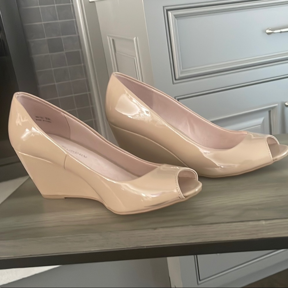 CL by Laundry Cream Wedge Shoes-Never worn